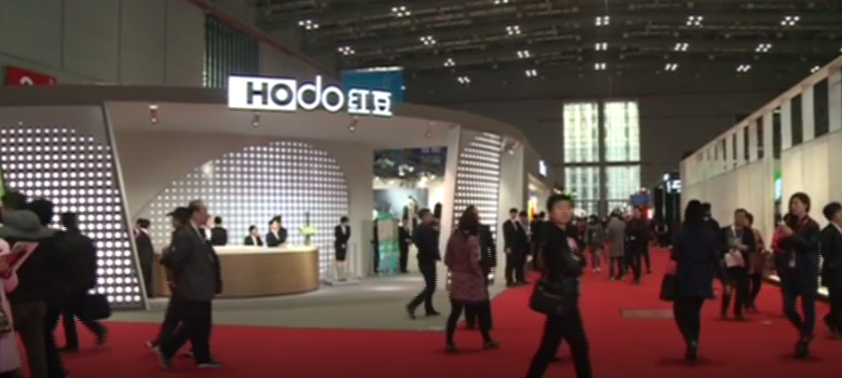 服博會上，“智慧紅豆”關注度“爆表”