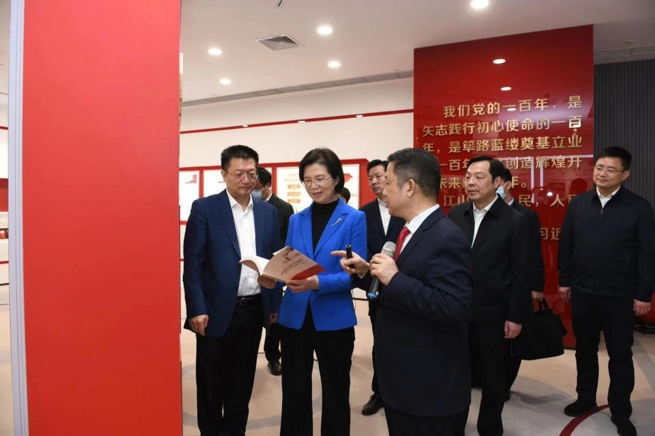 江蘇省委常委、組織部部長沈瑩調(diào)研紅豆2